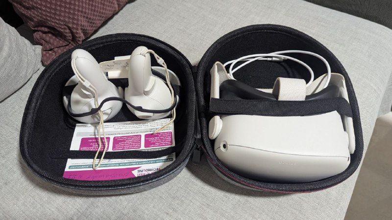 Очки виртуальной реальности Oculus Quest 2 128 GB, чехол