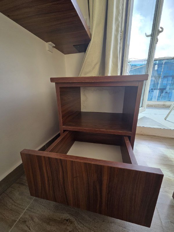 Кровать 160 на 200 с тумбочкой и светильником 8