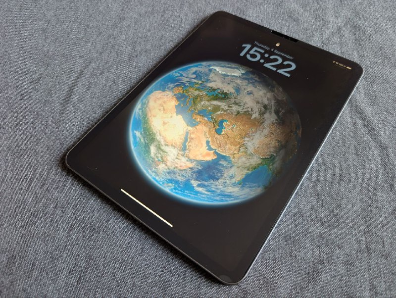 iPad Pro 11" 2020, 256 ГБ, Apple Pencil 2, зарядка 2