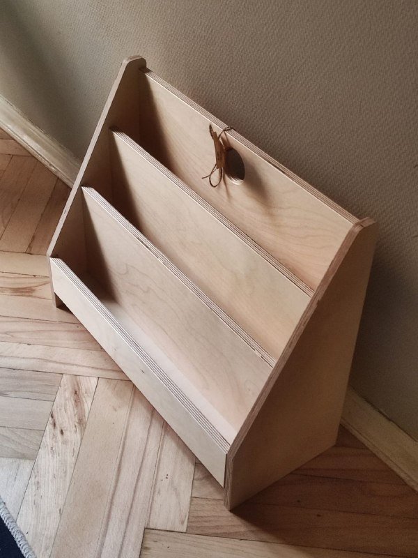 Книжная полка Монтессори 2