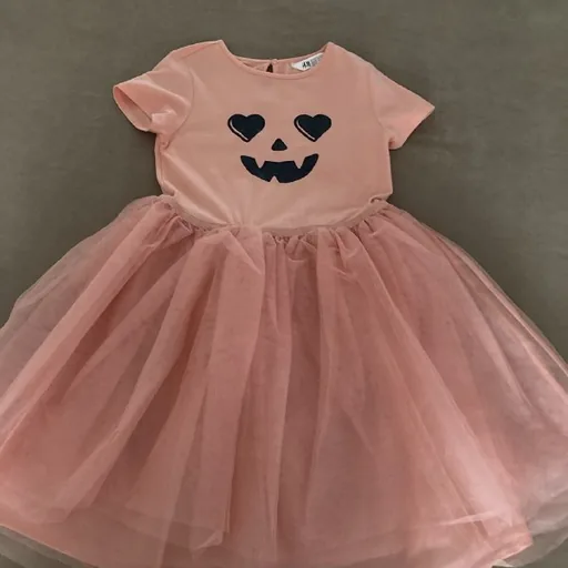 Girls’ dress, height 134–140