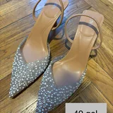 Кроссовки adidas, босоножки Zara, казаки 3