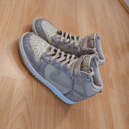 Женские кроссовки Nike