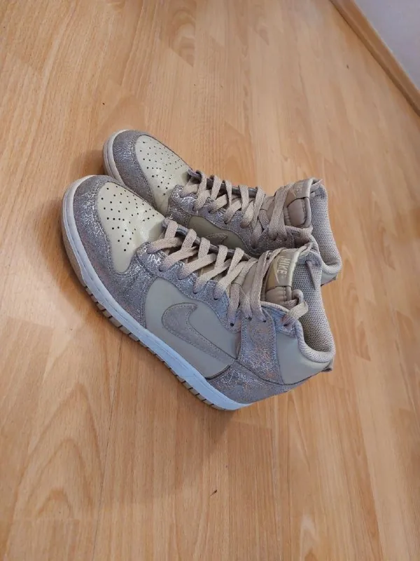 Женские кроссовки Nike 1