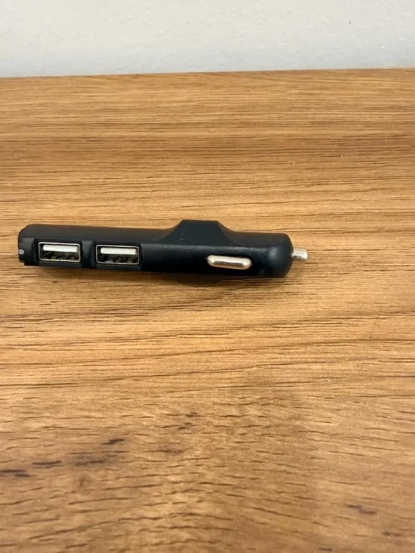 Автомобильный USB-адаптер