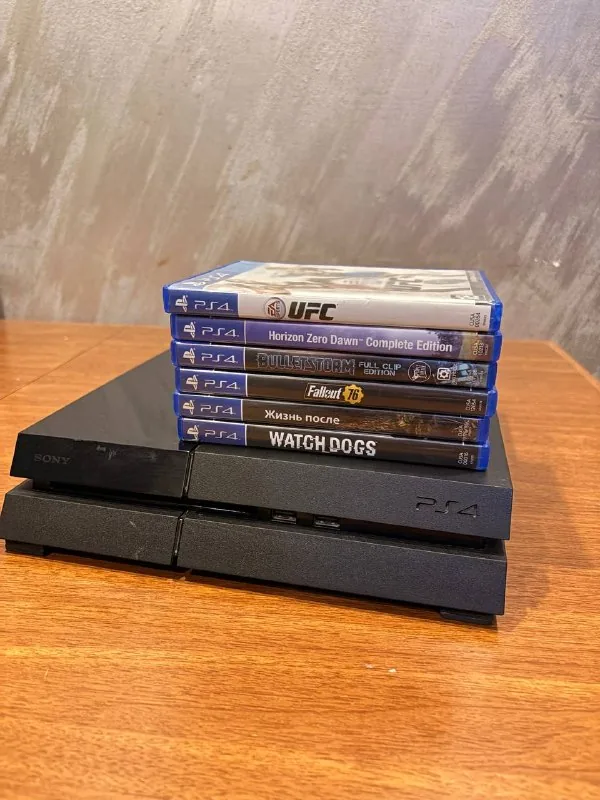 PlayStation 4, 2 геймпада, игры 1