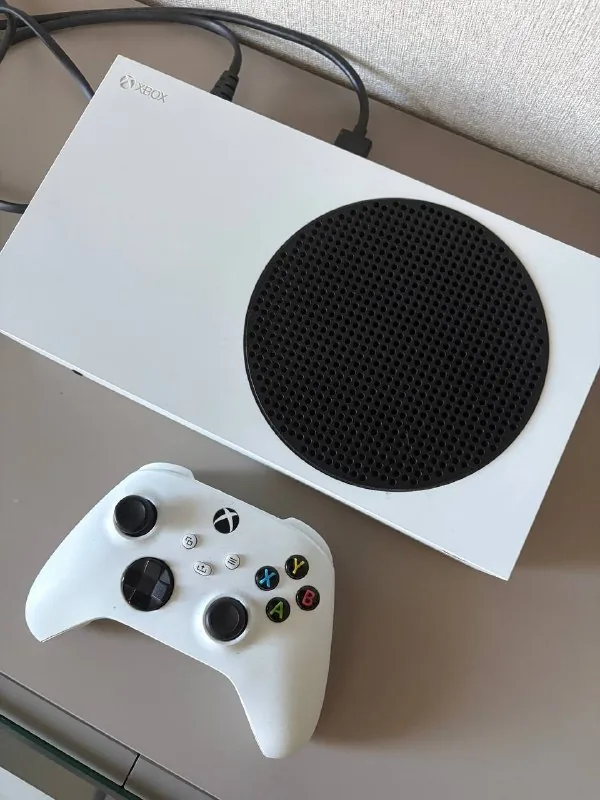 Xbox Series S 500 ГБ с геймпадом