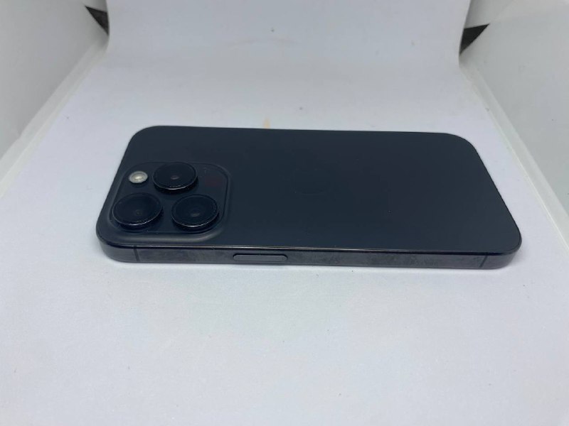 iPhone 15 Pro с неисправным Face ID и новым экраном 3