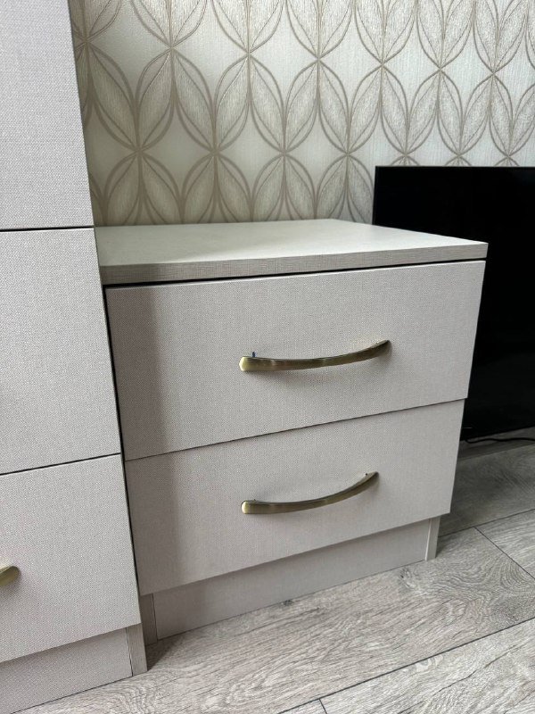 Кровать, тумбы, туалетный столик, шкаф 7