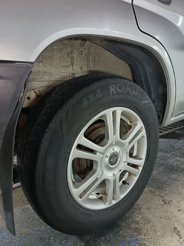 Автомобиль Mitsubishi Pajero 1998 года 3