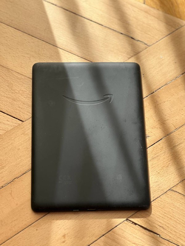 Электронная книга Kindle с зарядным устройством 4