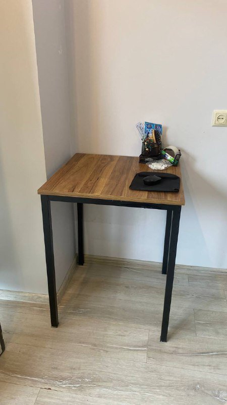 Стол 60x60, подставка для ног деревянная