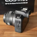 Canon EOS R100 с объективом 18-45mm 2