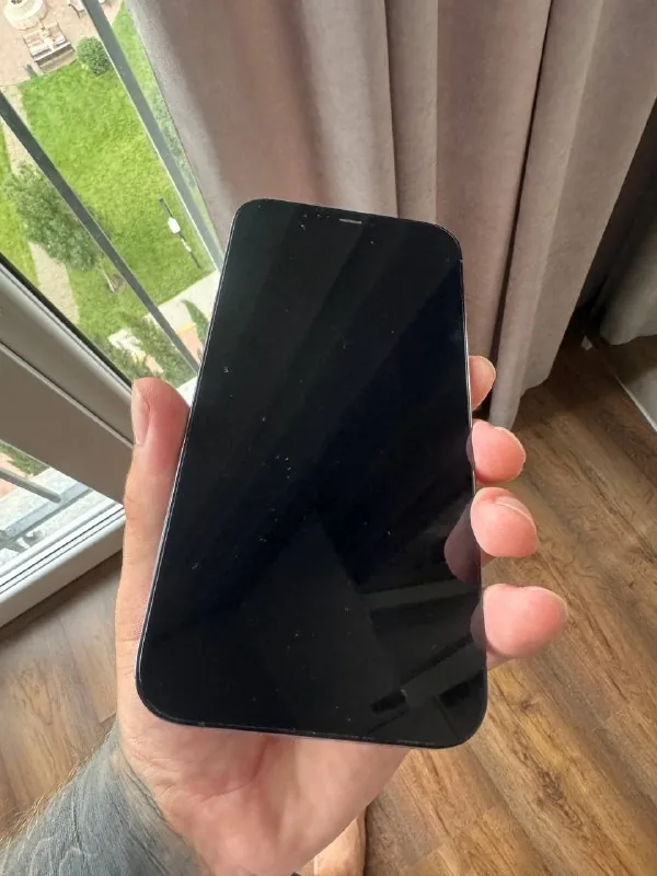 iPhone 12 Pro Max, MacBook Pro 13, объектив YoungNuo 1