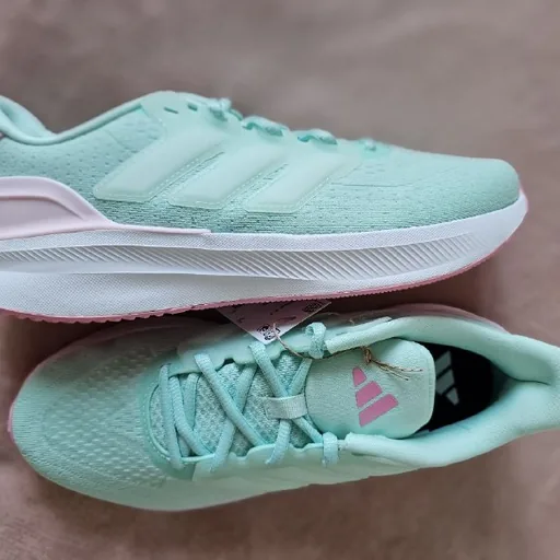 Кроссовки Adidas