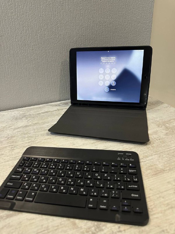 Чехол с беспроводной bluetooth клавиатурой для iPad 3