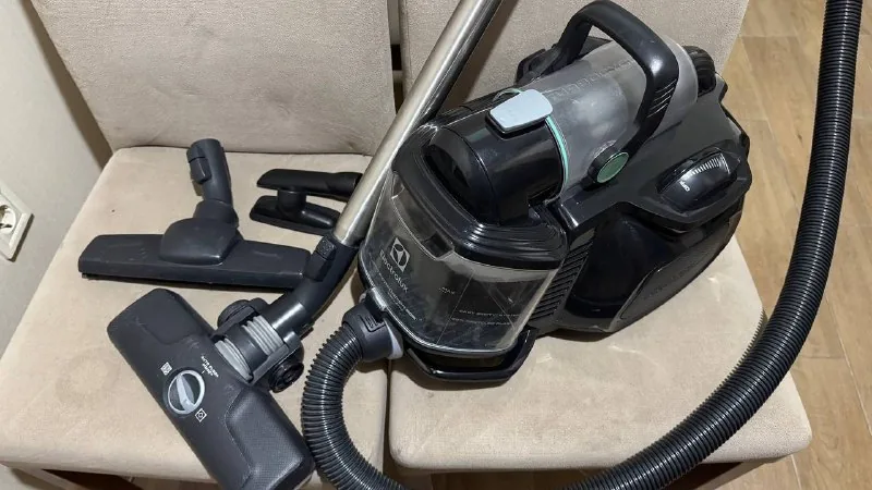 Пылесос Electrolux ESPC7 1
