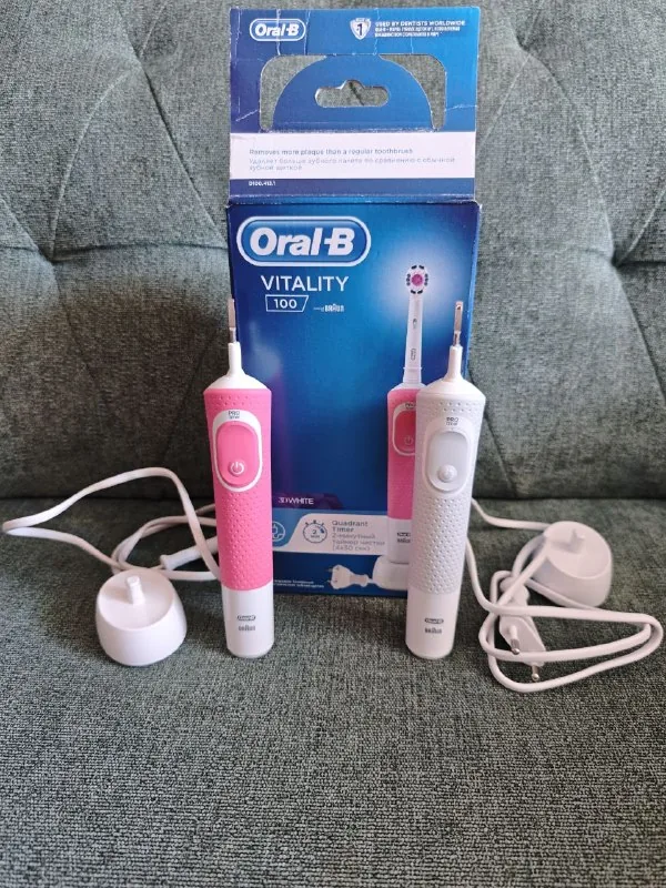 Электрические зубные щетки Oral-B Vitality 100