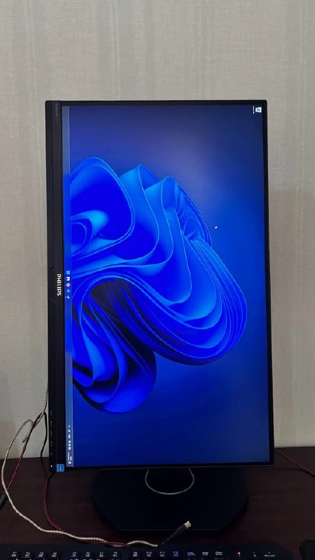 Philips Brilliance 272P7VU 4K Monitor 2