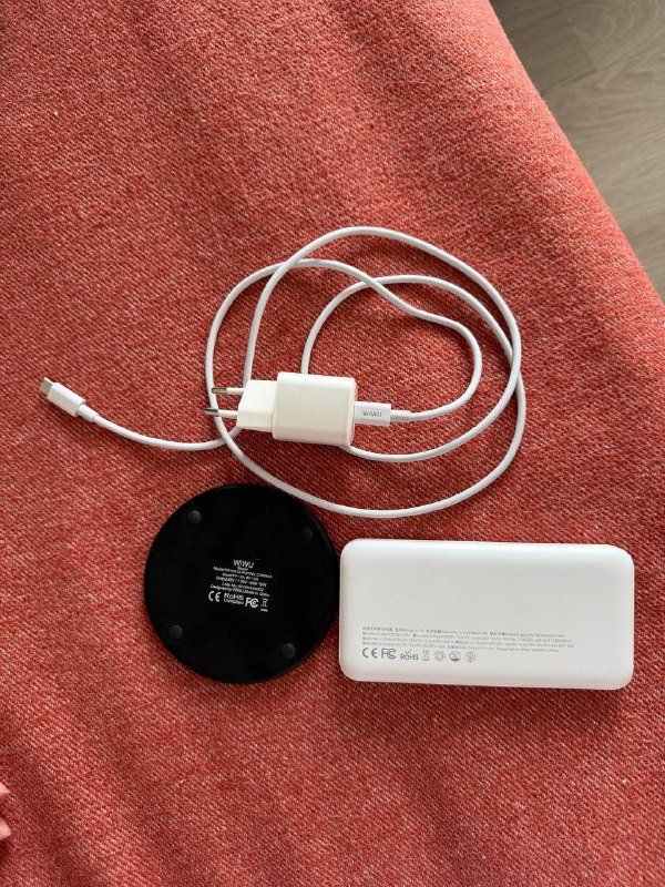 Powerbank 10000 mAh, беспроводная зарядка и скоростной кабель Wiwu 2