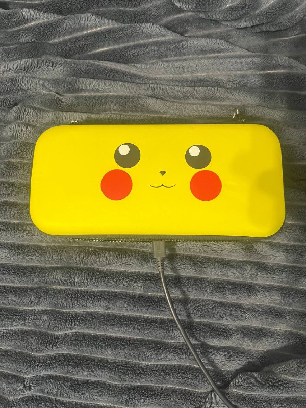 Nintendo Switch Lite, карта памяти 64ГБ, чехол Pikachu 4