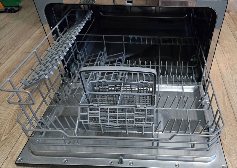 Посудомоечная машина ELECTROLUX ESF2400OK 2