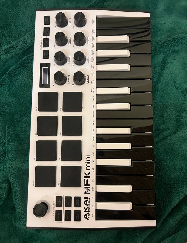 AKAI Professional MPK Mini MK3 - 25 Key USB MIDI Keyboard Controller