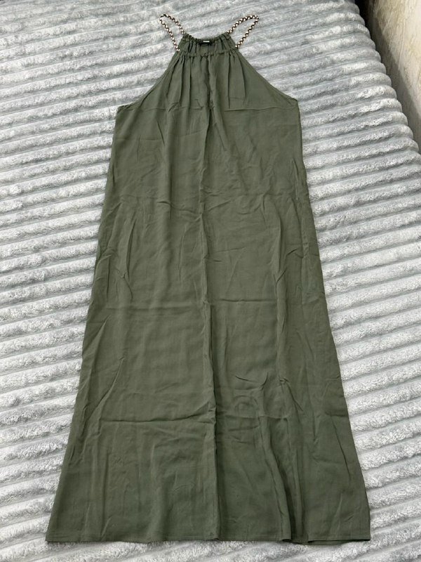 Кепка, летнее платье Mango, куртка Jack Wolfskin, платье SuperDry, топ, пляжное платье, боди Zara, льняные штаны Zara 7