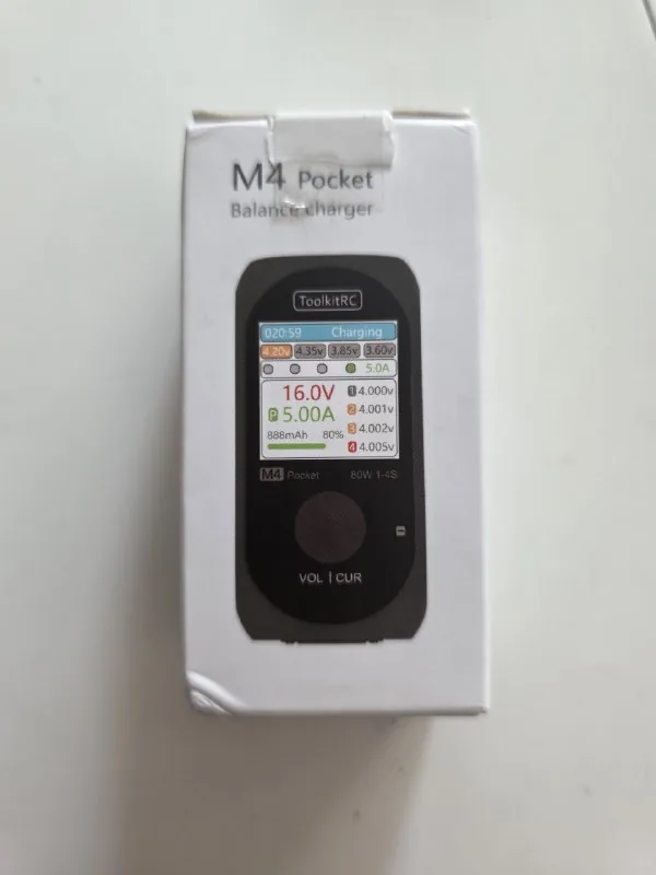 ToolkitRC M4P Pocket умное зарядное устройство 1
