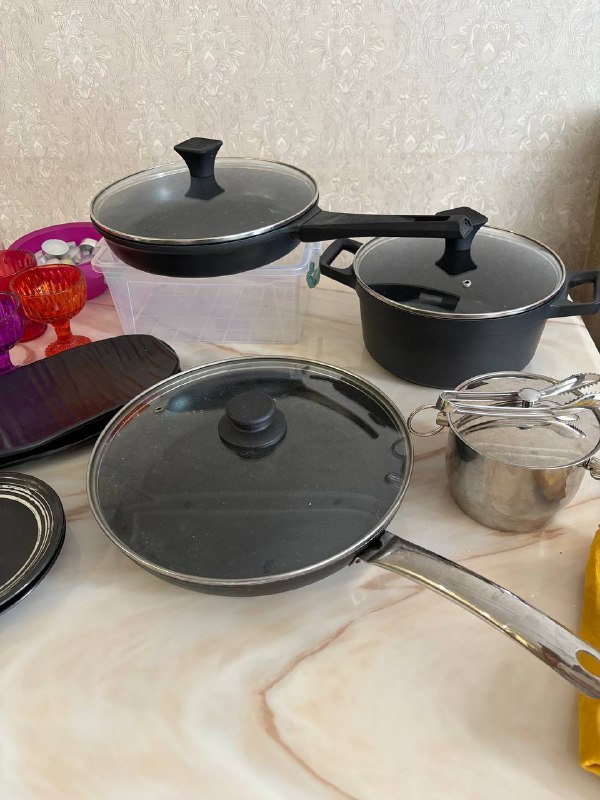 Сковородка 30см, Сковородка 28см, Кастрюля 3л, Формочка для льда