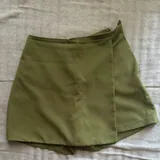 Джинсовая кофта Zara, юбка-шорты, футболка с принтом 3