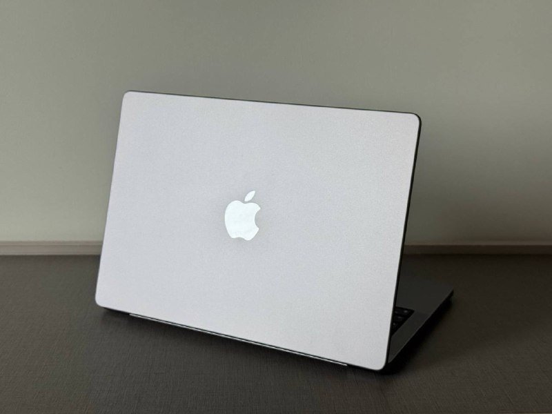 iPhone XR 64GB, RAM DDR4 32GB, iMac 24" M3, MacBook Pro 14" M3, Monitor Samsung 24", Lenovo Legion 16 Ryzen 7 2