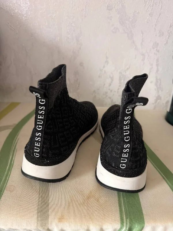 Женские кроссовки Guess, размер 39 1