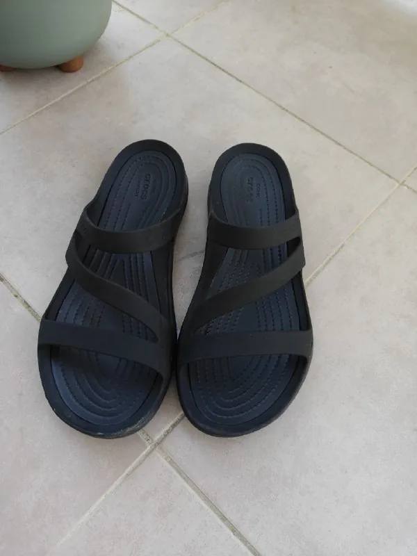 Шлепанцы Crocs, сандали Birkenstock 1