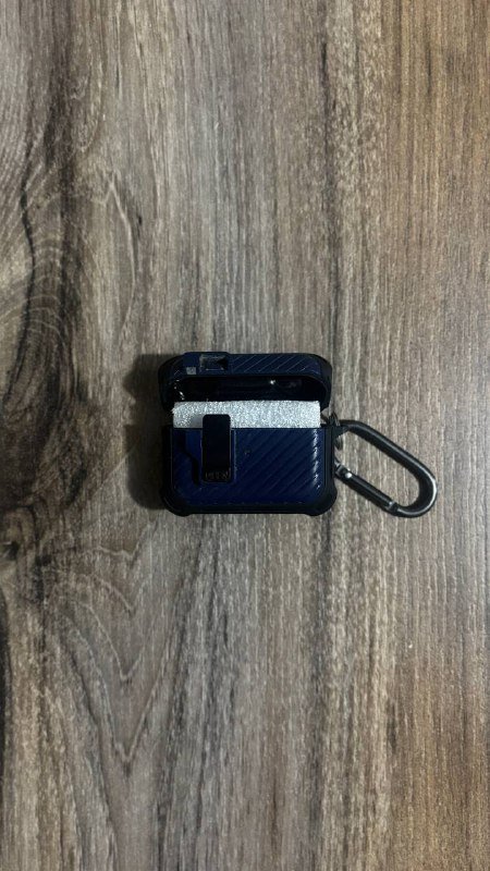 Чехол для AirPods Pro 2 белый, чёрный 2