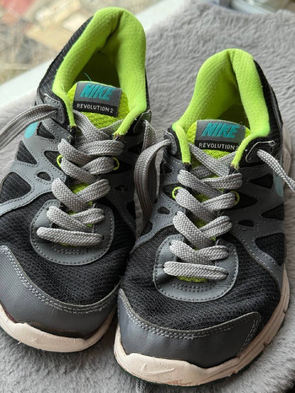 Кроссовки Nike Revolution 2