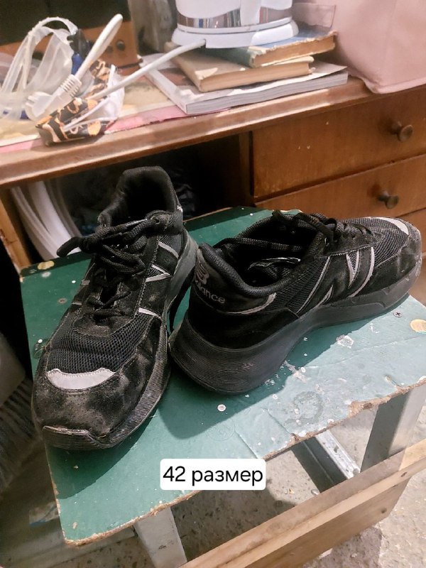 Футболка, грузинская шапочка, обувь, чайник, охлаждатель, гладильная доска 8