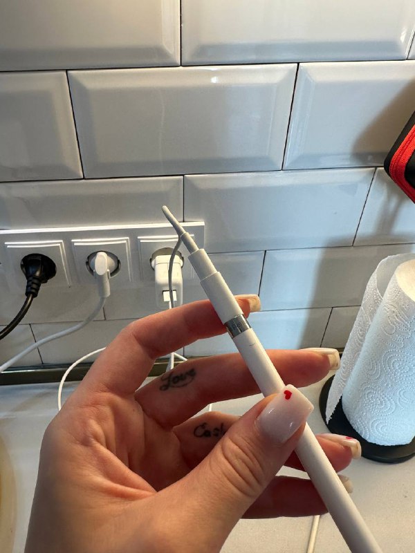 iPad, Apple Pencil, Чехол, зарядный переходник 5