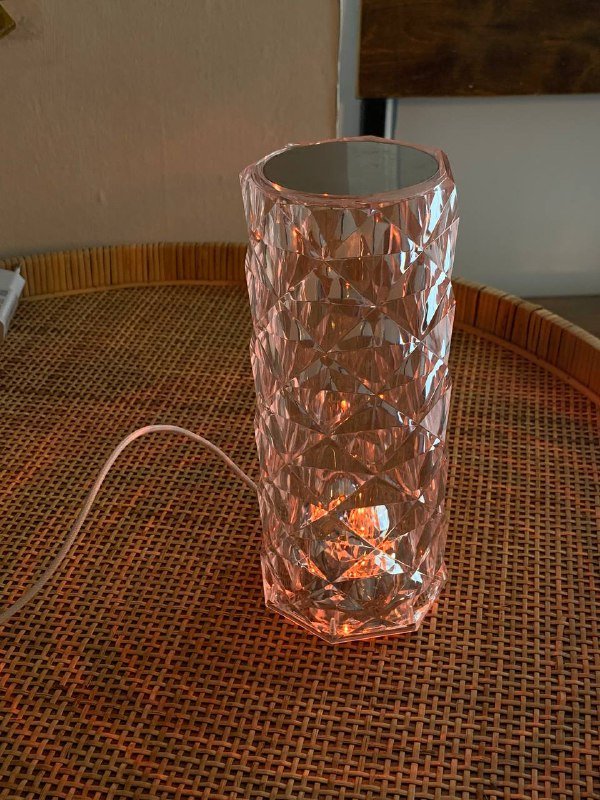 Офисный стул, ковер, лампы, массажер, фотоаппарат, зеркало, цветы в горшках 9