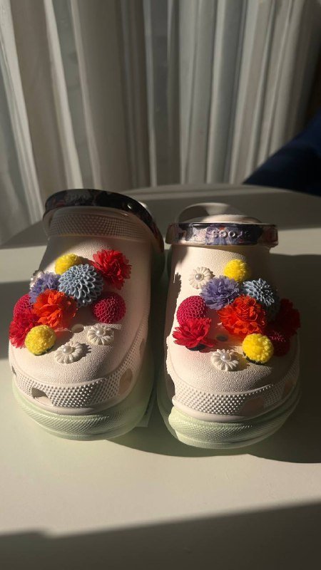 Crocs с оригинальными джибитс размер US w10 2