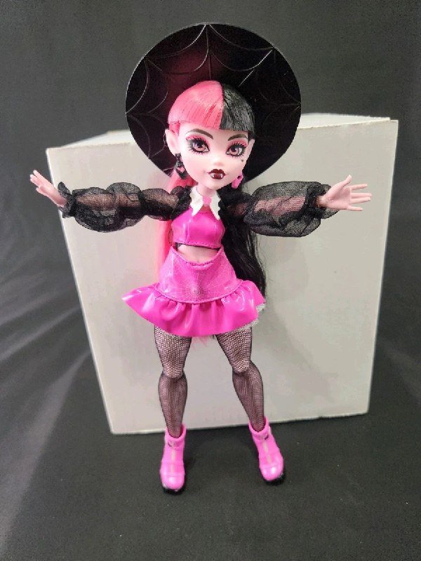 кукла Дракулаура 5