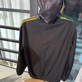Куртка adidas, пиджак Henderson, кроссовки Levis, Zippo, настолка 2
