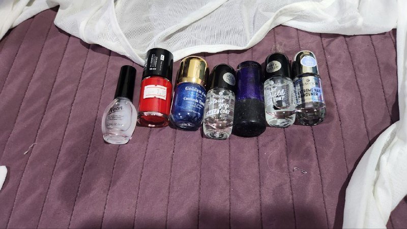 Ночник, настольная игра, пряжа, болеро-перчатки, лаки для ногтей, занавеска, укулеле, пылесос 2