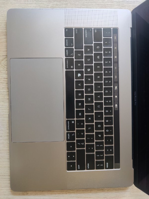 MacBook Pro 15 A1990 середины 2018 с тачбаром и разбитым дисплеем 5