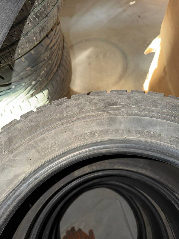 Комплект зимних шин Bridgestone Blizzak 215/60 R16 3