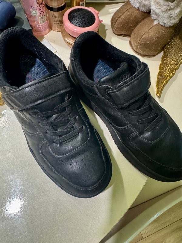 Куртка Okaidi, сапожки Quechua, сапожки Zara, кеды Levi’s 7