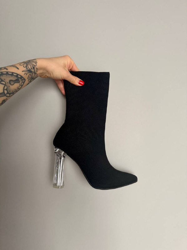 ботильоны, куртка Carhartt, пиджак H&M, пиджак H&M, очки унисекс, сумочка H&M, топ с перчатками