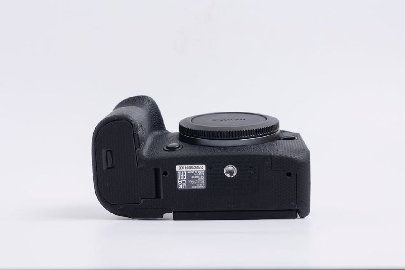 Камера Canon EOS R6 с двумя картами памяти 64ГБ Kingston 5