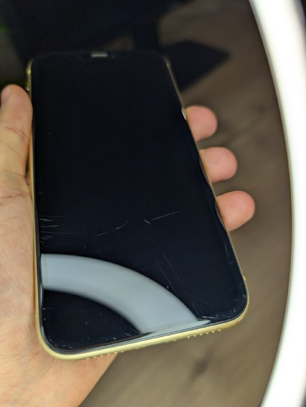 IPhone XR 128 ГБ в жёлтом цвете 4