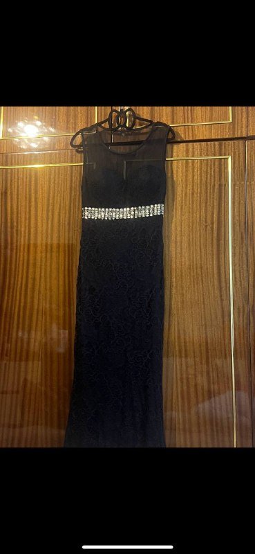 Джинсы, Черное длинное платье, Черное платье, Красное платье, Сумка бершка, Черная кофта, Худи 3